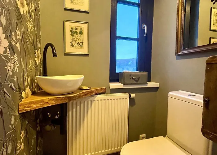 Honey Gardens Venkovsky V Prirodni Zahrade * Oleska